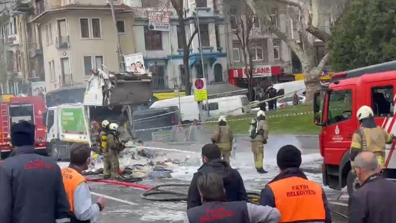 Fatih’te çöp kamyonunda yangın: Cadde trafiğe kapatıldı