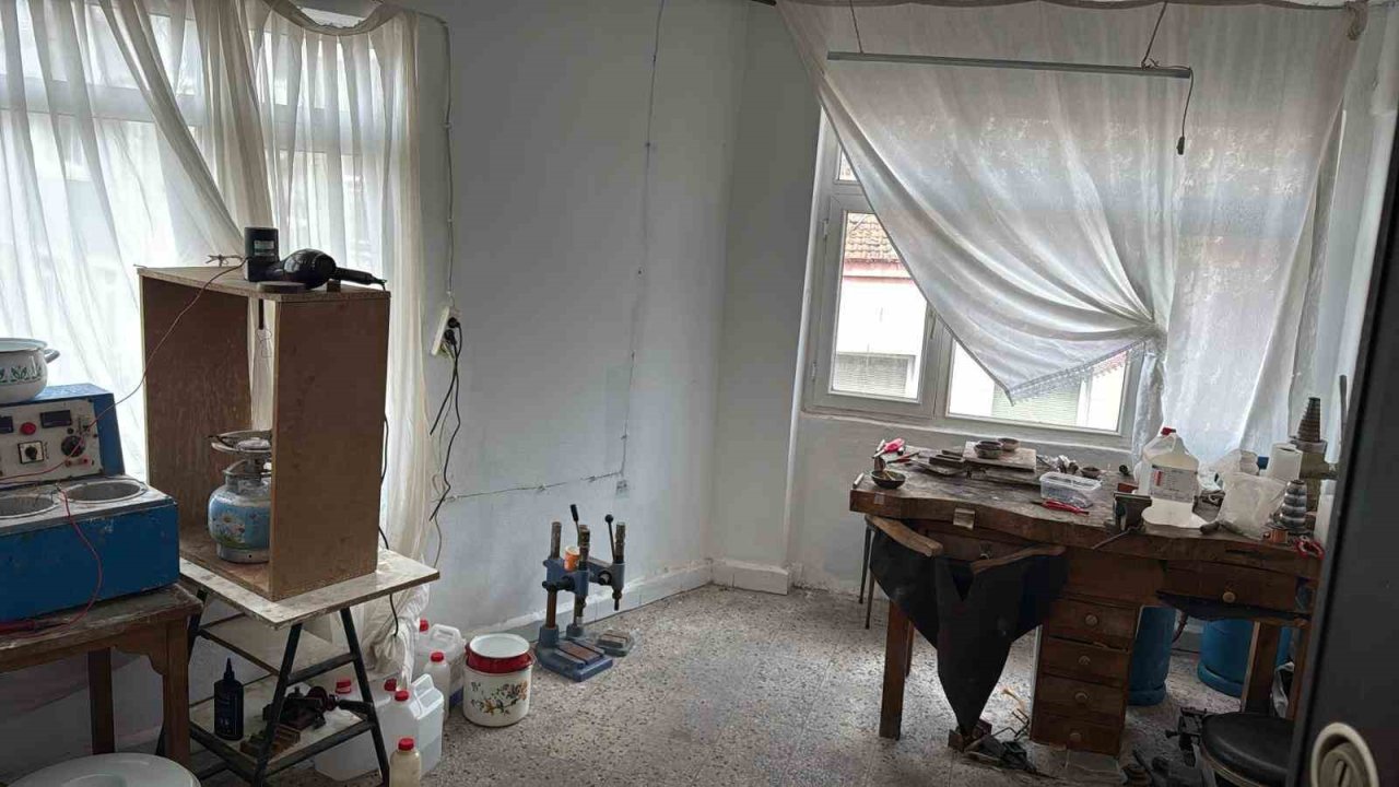 Fatih’te sahte altın imalatına operasyon: 1 kişi yakalandı