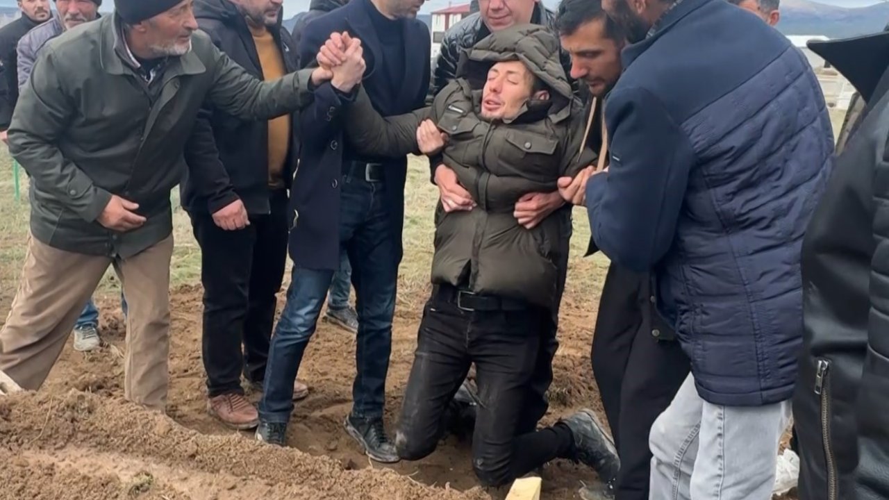Feci şekilde can veren 5 yaşındaki çocuk defnedildi, acılı baba sinir krizi geçirdi