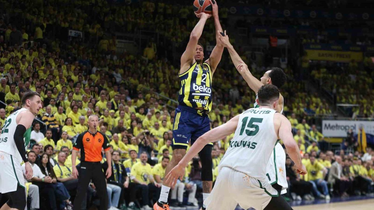 Fenerbahçe, Euroleague play-off serisinde 1-0 öne geçti