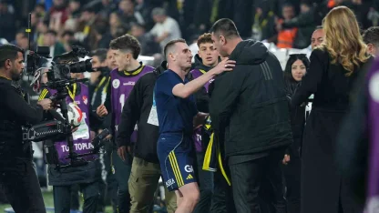 Fenerbahçeli futbolculardan derbi galibiyeti coşkusu