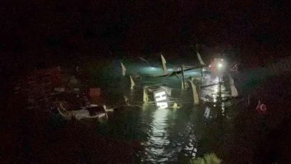 Fethiye’de kayalıklara çarparak batan teknedeki 6 kişi kurtarıldı, 1 kişi kayıp