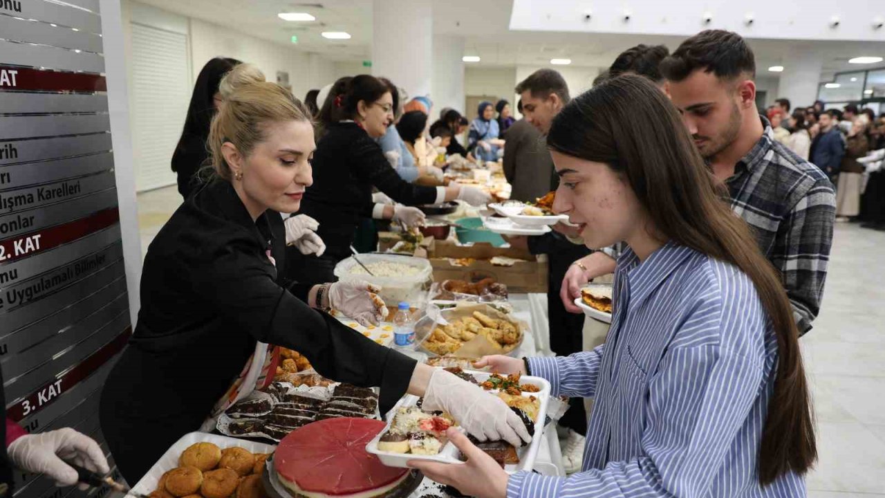 Fırat Üniversitesi’nde sınav öncesi öğrencilere 150 çeşit ev yemeği ikram edildi