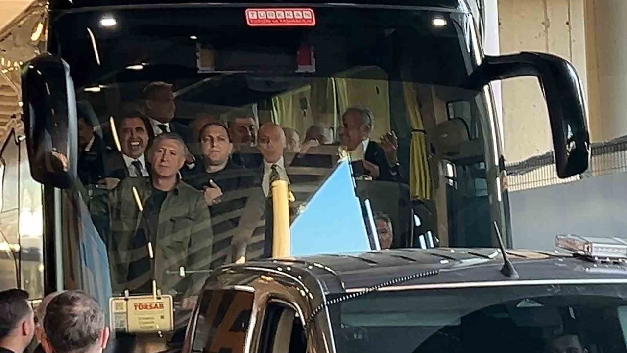 Galatasaraylı yöneticiler, Fenerbahçeli yöneticileri karşıladı