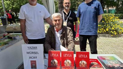 Gazeteci Mürsel Acay İzmir Kitap Fuarında okurlarıyla buluştu