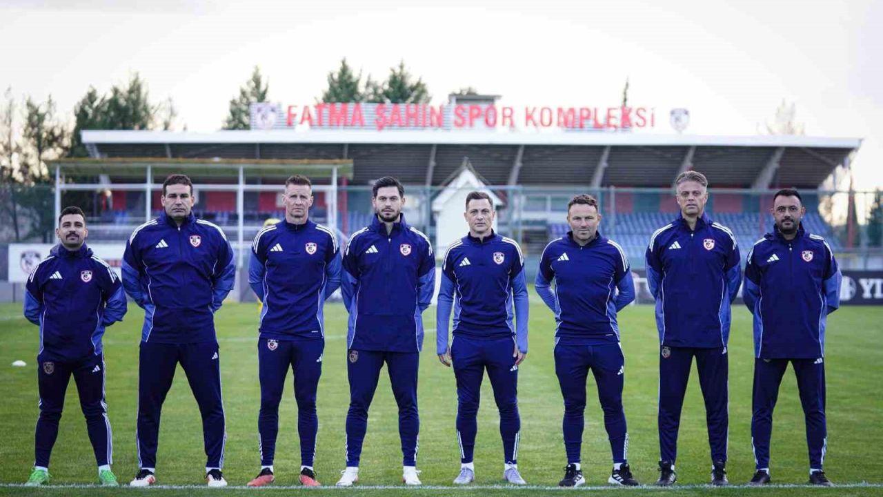 Gaziantep FK, Mirel Radoi yönetiminde ilk antrenmanını yaptı