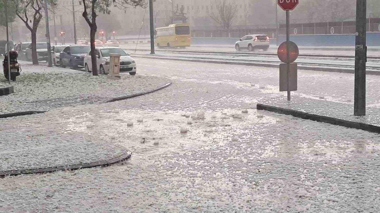 Gaziantep’te ceviz büyüklüğünde dolu yağdı