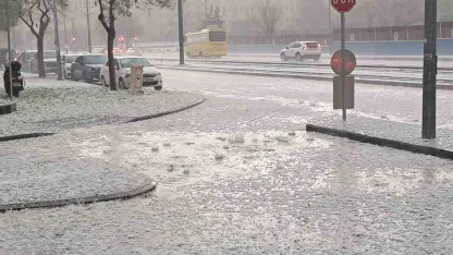 Gaziantep’te ceviz büyüklüğünde dolu yağdı