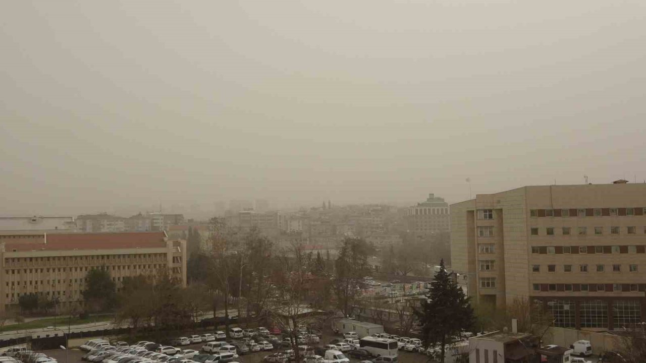 Gaziantep’te toz taşınımı etkili oldu