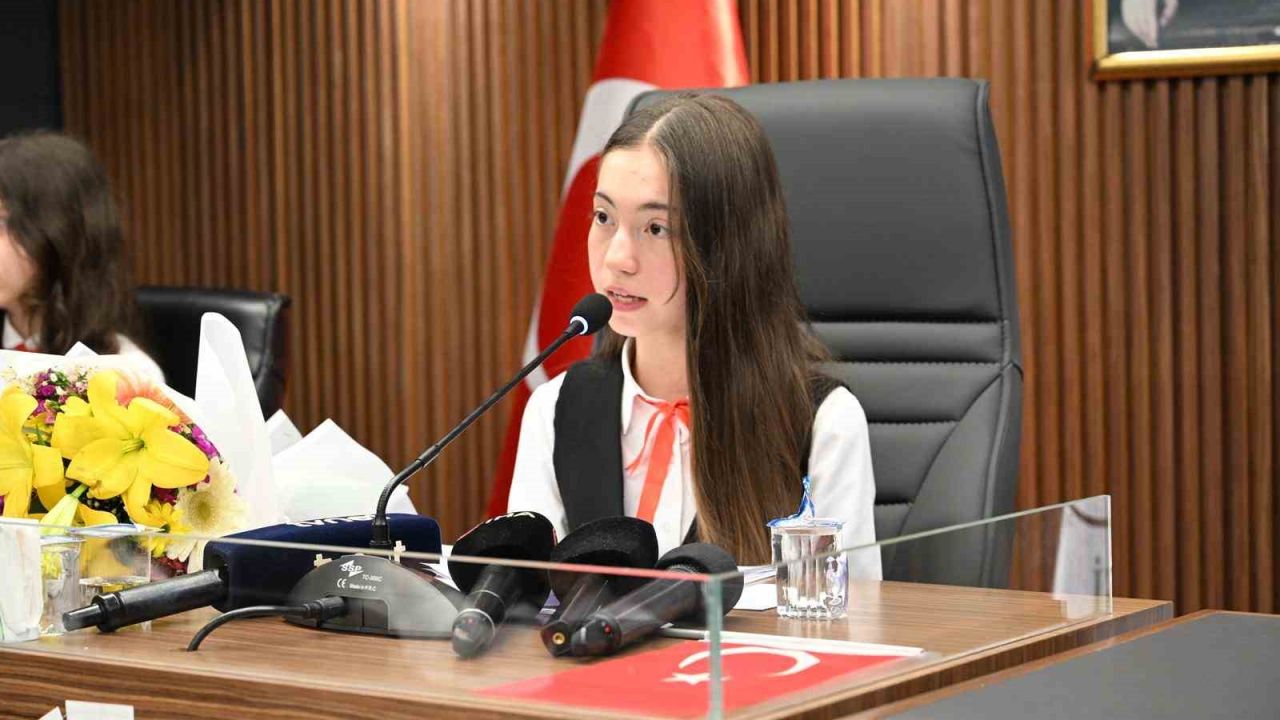 Gaziosmanpaşa’da 23 Nisan Çocuk Meclisi’den dünyaya barış mesajı