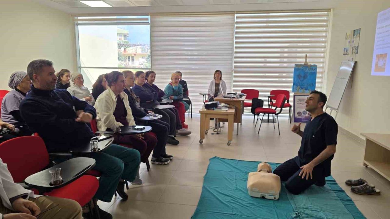 Gazipaşa Devlet hastanesinde personele temel yaşam desteği eğitimi