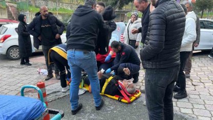 Genç sürücünün direksiyon hakimiyetini kaybettiği araç kaldırıma çıktı: 1 yaralı