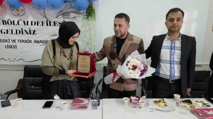 Genç tasarımcılar usta isimle bir araya geldi