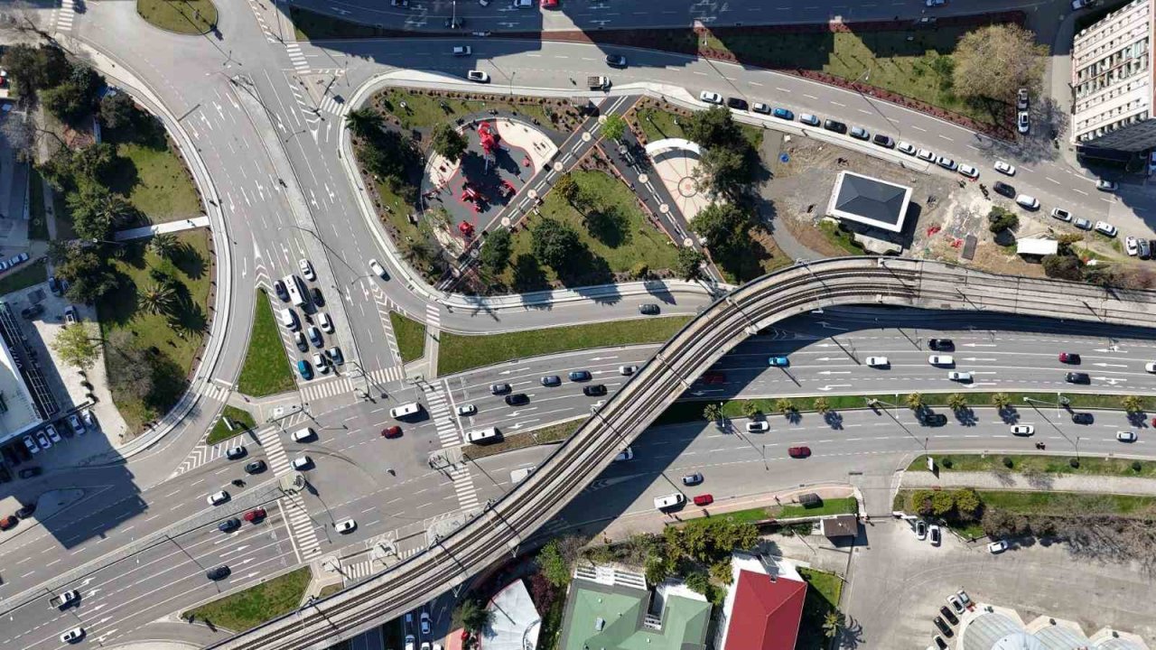 Gençlik Parkı yeni yüzüyle göz kamaştırıyor