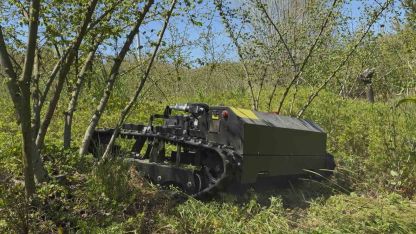 Günler süren işi 3 saatte bitiriyor, çiftçi ise hayretle izliyor