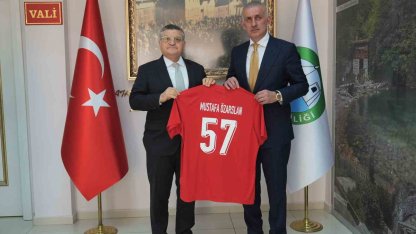 Hacıosmanoğlu’ndan Sinop’a milli maç ziyareti