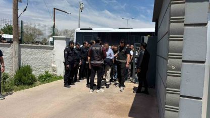 Halfeti Belediyesine operasyonda gözaltına alınan şüpheliler adliyeye sevk edildi