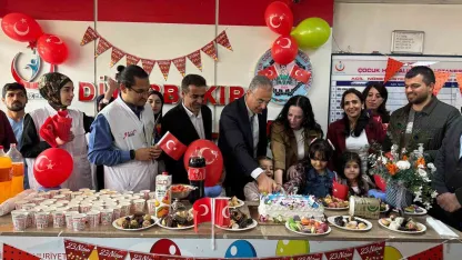Hastanede 23 Nisan coşkusu: Minik hastalara sürpriz bayram etkinliği