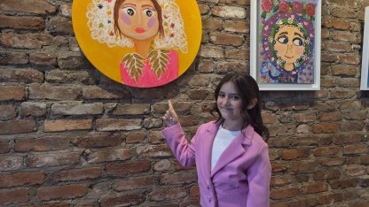 Henüz 9 yaşında ilk kişisel sergisini sanatseverler ile buluşturdu