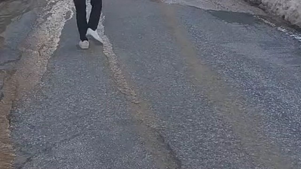 Heyelan nedeniyle kapanan Hasköy-Mutki yolu açıldı