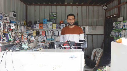 Hırsızın, arkadaşını ’sadece sıfır telefonları al’ diyerek yönlendirdiği 150 bin TL’lik soygun kamerada