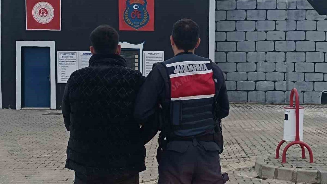 Hırsızlık suçundan aranan şahsı jandarma yakaladı