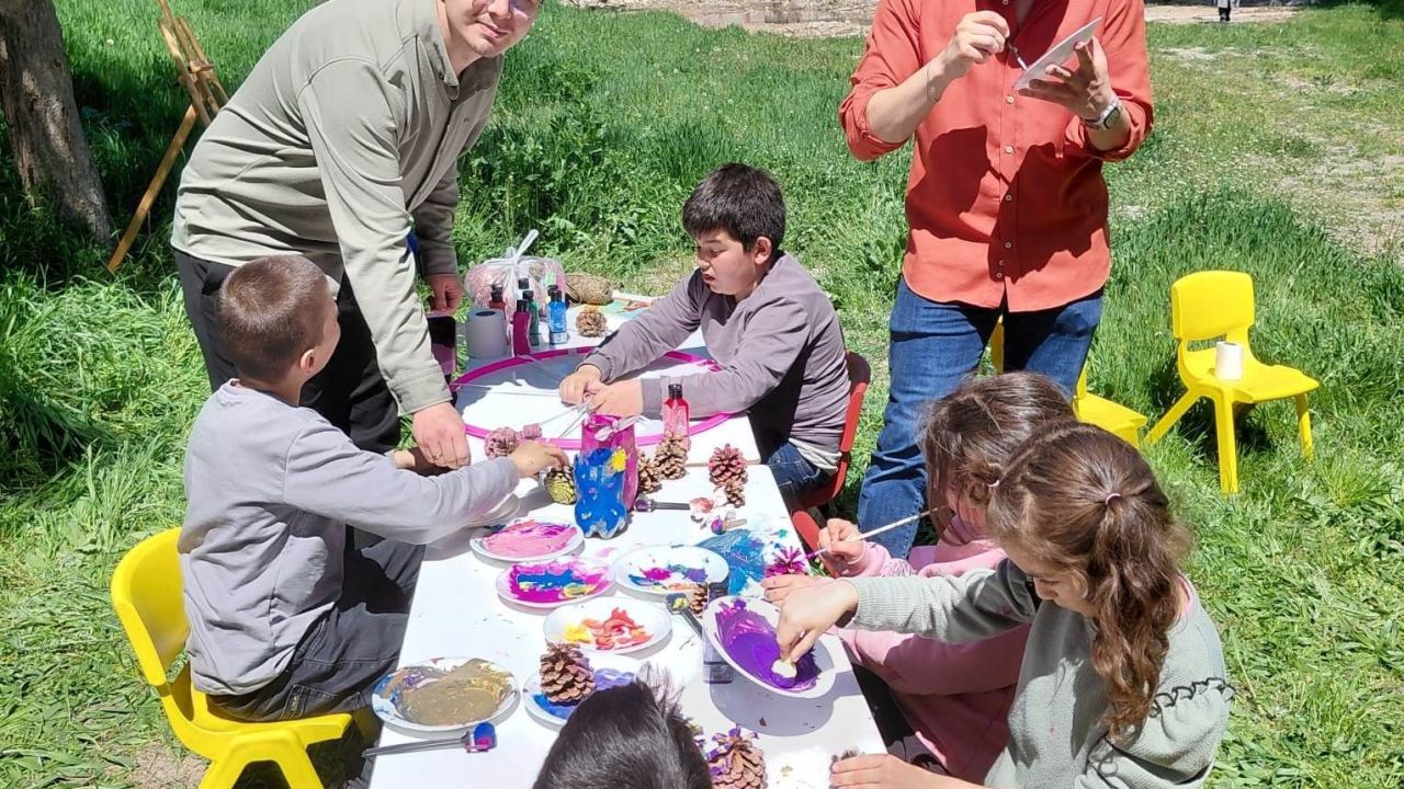 Hisarcık’ta özel öğrencilere yönelik açık hava sanat ve kitap platformu