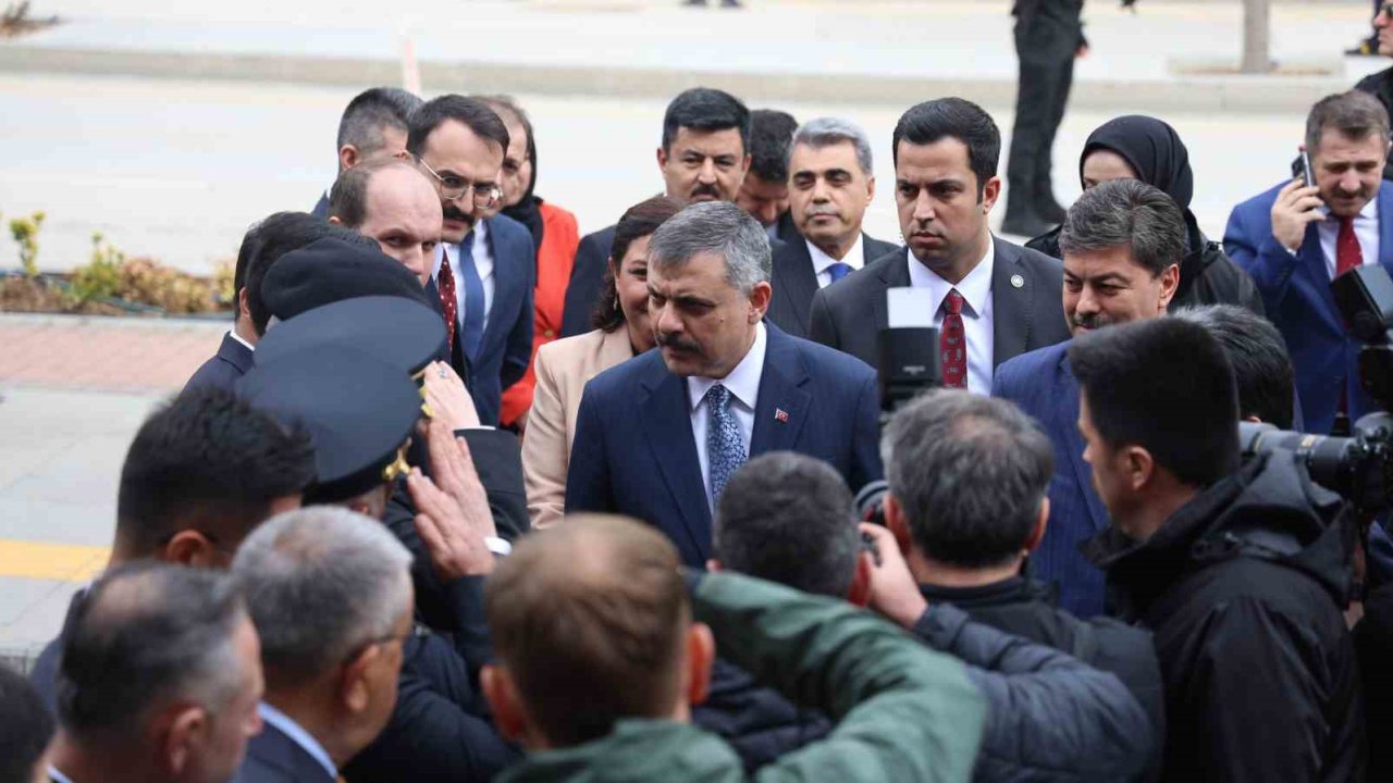 İçişleri Bakanı Çiftçi: "Herkes endişe içerisindeyken bizim öyle bir tasamız yok, başımızda bir dünya lideri var"