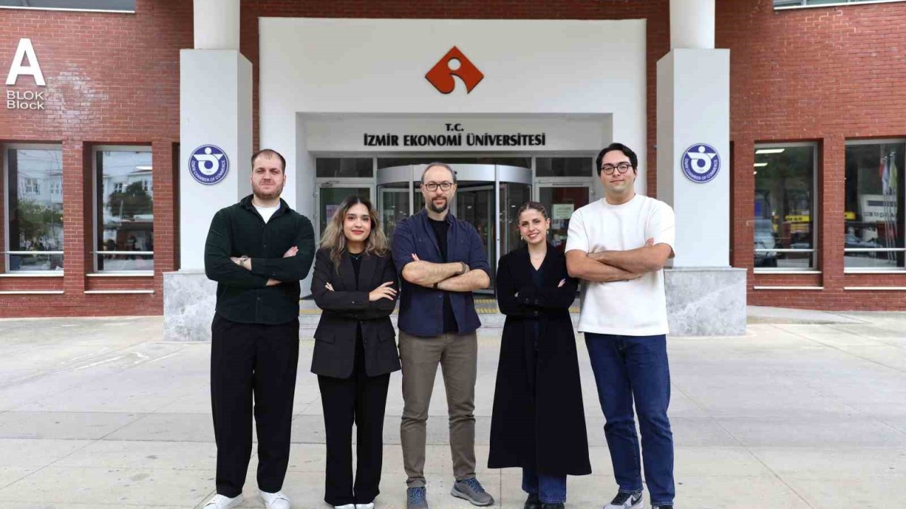 İEÜ’lü gençler, 27 katlı ofis tasarımıyla finale kaldılar