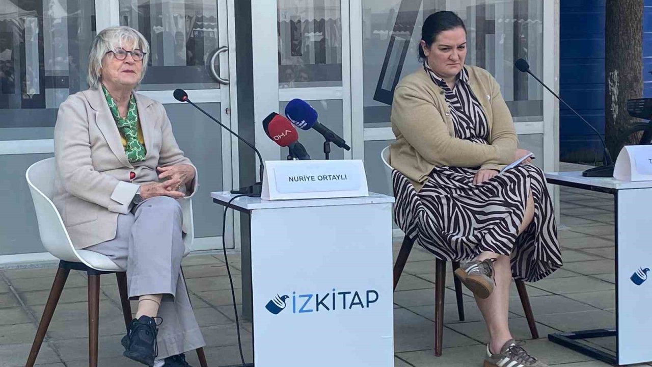 İlber Ortaylı, İzmir’de adını taşıyan kütüphane önünde anıldı