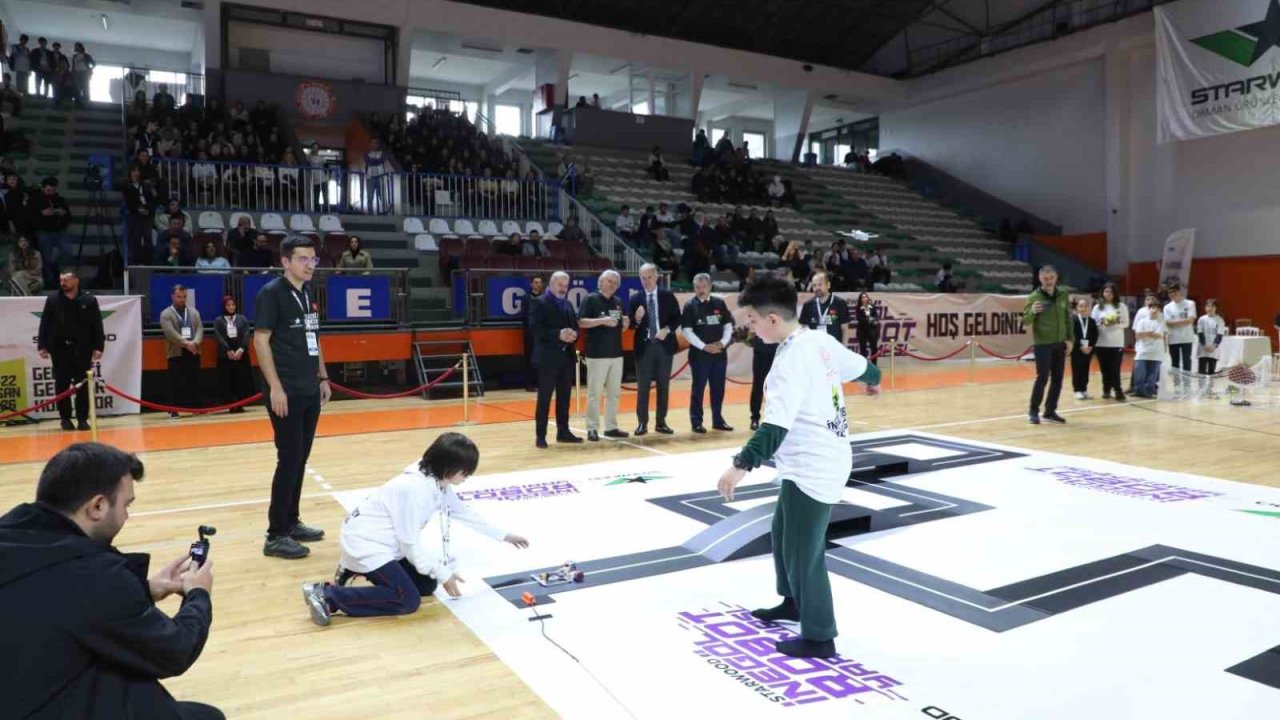 İnegöl’ün mucitleri robotlarını yarıştırdı