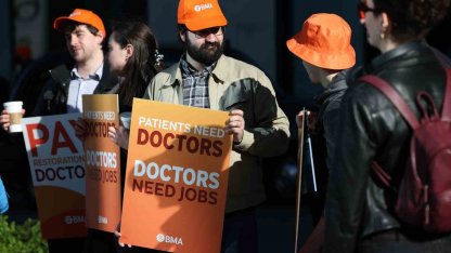 İngiltere’de doktorlardan 6 günlük iş bırakma eylemi