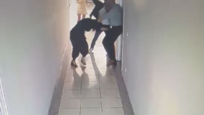 İş adamı kardeşlerin kavgasında çalışan ayağından vuruldu, o anlar kamerada