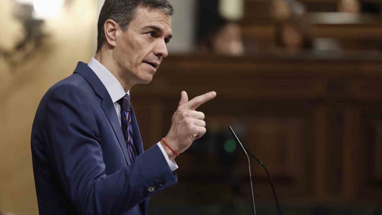 İspanya Başbakanı Sanchez: "İspanya, dünyayı ateşe verenleri bir kova suyla geldikleri için alkışlamayacak"