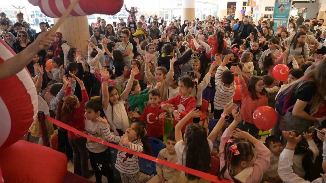 Isparta Belediyesi’nin 23 Nisan etkinliğinde renkli görüntüler