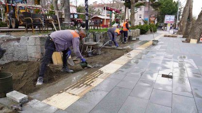 Isparta’da Atatürk Parkı altındaki kaldırım yenileniyor