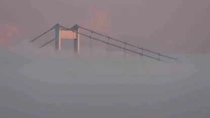 İstanbul Boğazı’nda yoğun sis: Fatih Sultan Mehmet Köprüsü gözden kayboldu