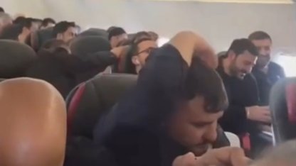 İstanbul-Van seferini yapan uçak zorlu hava şartlarına rağmen başarıyla indi