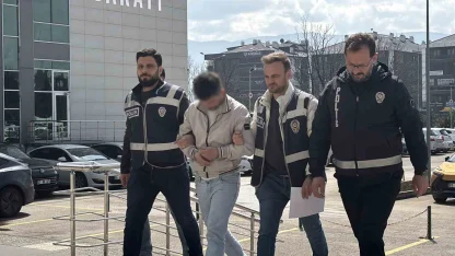 İstanbul’dan gelip Bolu’da iki kadını dolandırdı, kaçış planı TEM’de bozuldu