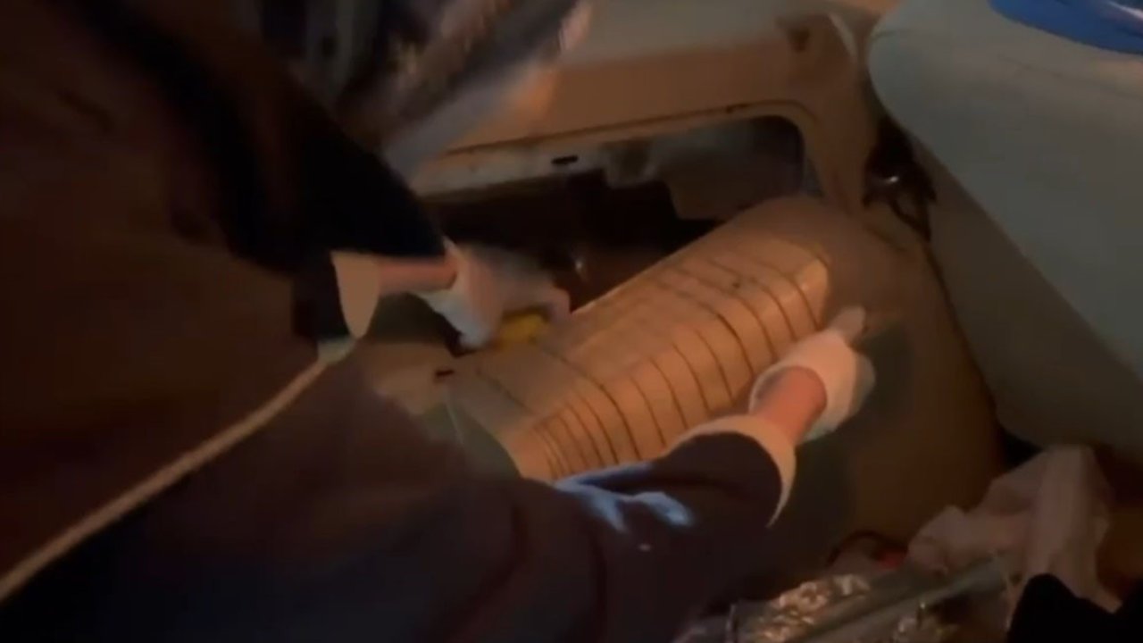 İstanbul’dan Samsun’a uyuşturucu taşıyan şüpheliler Sakarya’da yakalandı