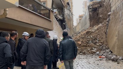 İstinat duvarı çöktü, site sakinleri deprem olduğunu sandı