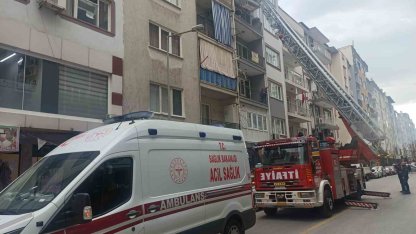 İtfaiyenin asansörlü merdivenine binmekten korkan genç, kırık ayağıyla merdivenlerden indi