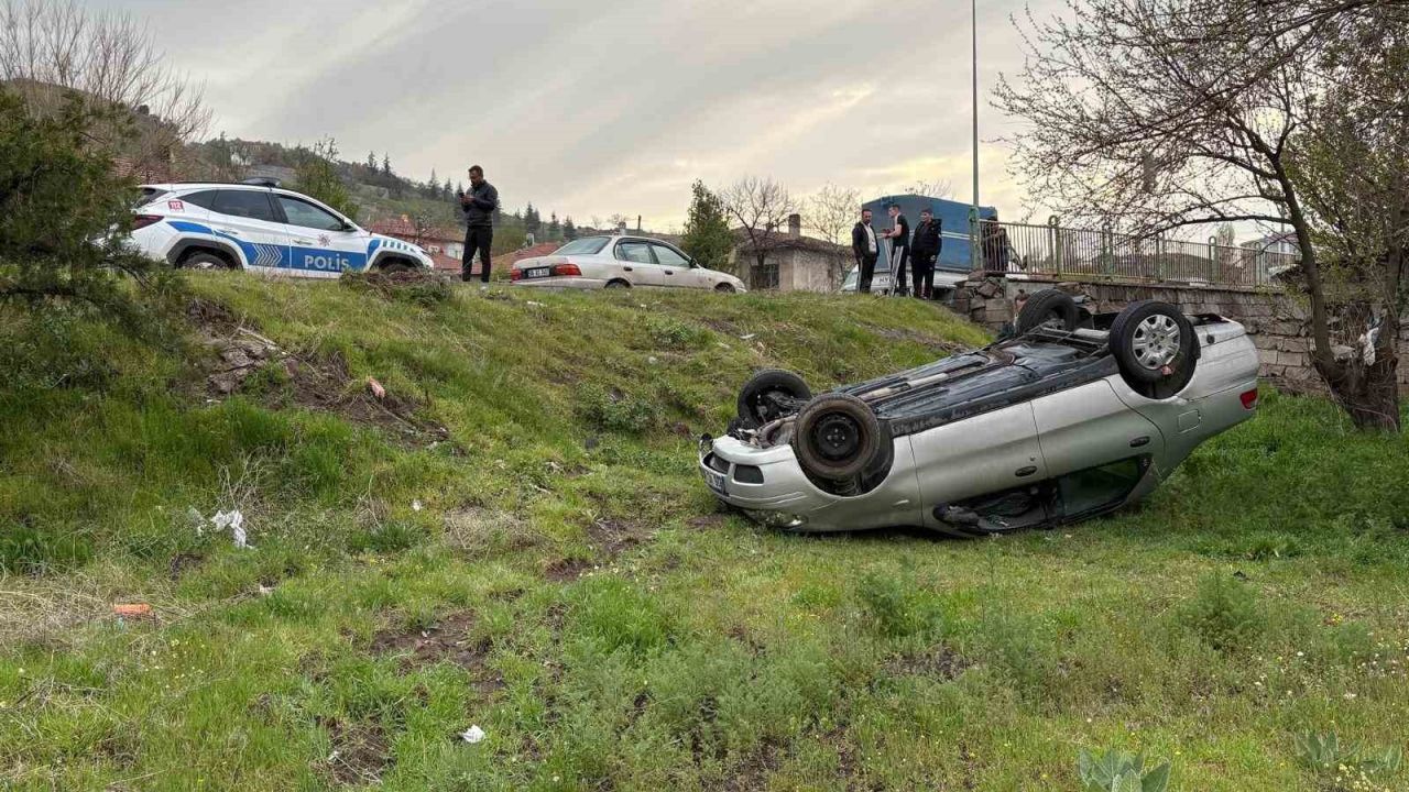İzinsiz aldığı otomobille kaza yaptılar: 2 yaralı