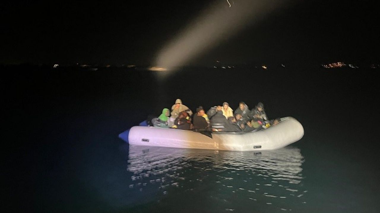 İzmir’de 9’u çocuk 25 düzensiz göçmen yakalandı