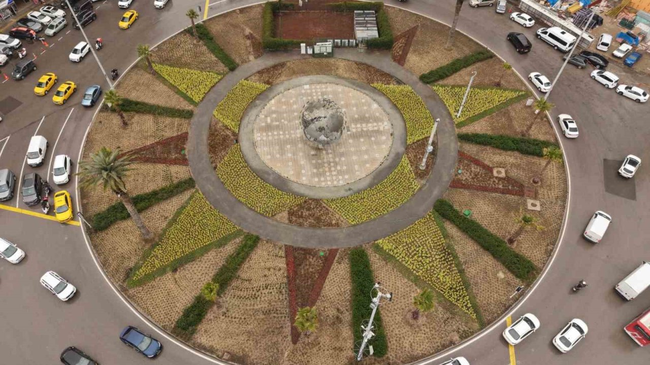 İzmir’in kalbi çiçek açtı