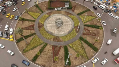 İzmir’in kalbi çiçek açtı