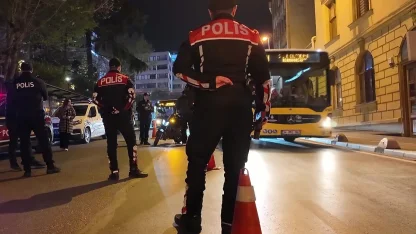 Kadıköy’de polis ekipleri asayiş uygulaması gerçekleştirdi
