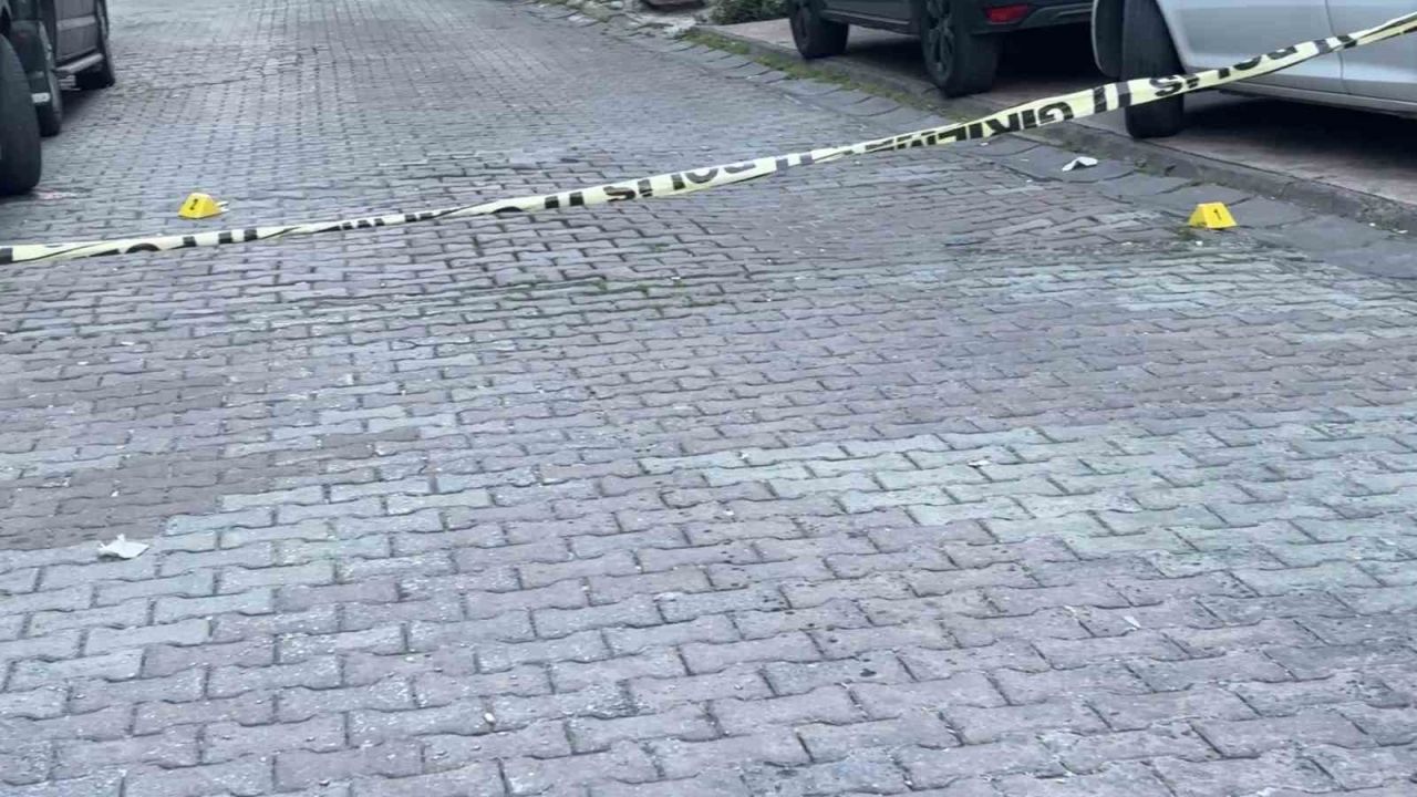 Kağıthane’de polis kendine saldıran gençler kaçınca havaya uyarı ateşi açtı