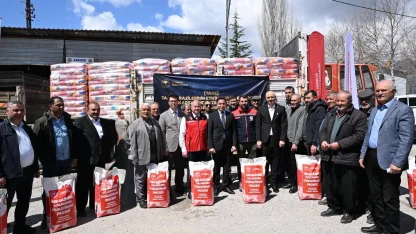 Kahramanmaraş’ta 320 üreticiye 6 bin kilogram ayçiçeği tohumu dağıtıldı