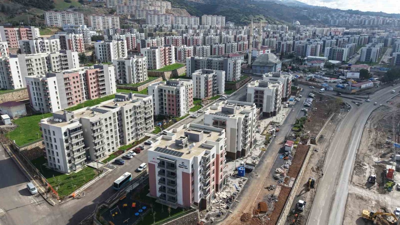 Kahramanmaraş’ta depremzedeler Doğukent’teki yuvalarına taşınıyor